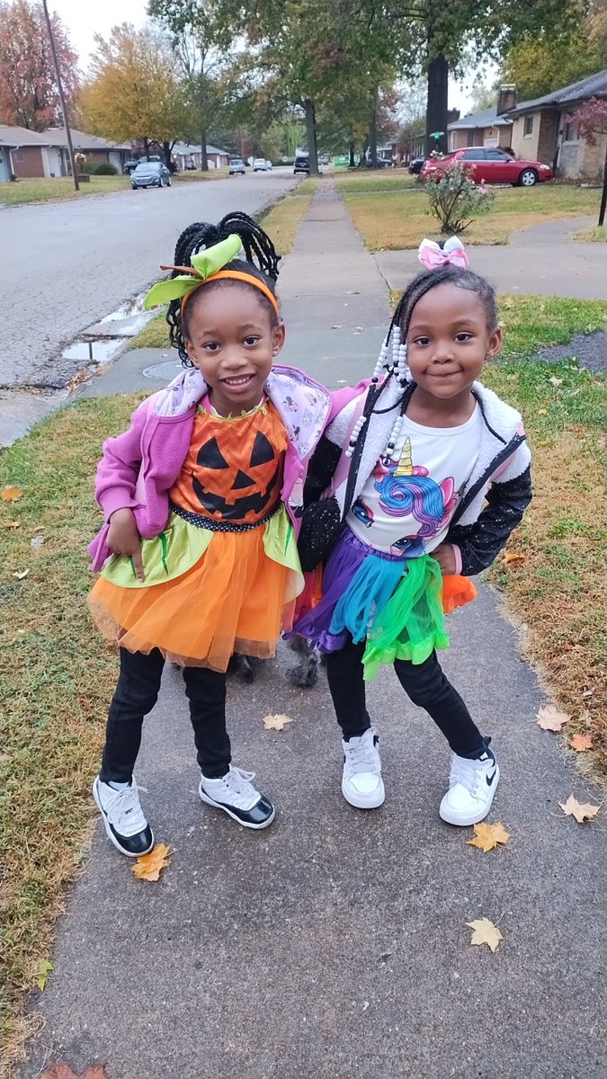 VermeeciaKizer's tweet photo. Halloween 2024
We was cute https://t.co/nWnXnD4sN7