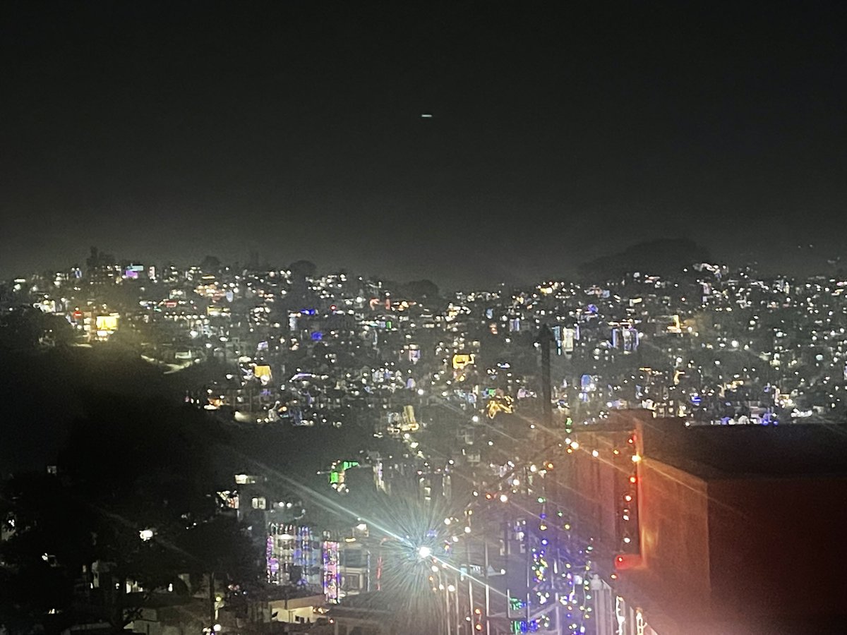 घरबाट कीर्तिपुर पश्चिमोत्तरको दिपावली दृश्य ।