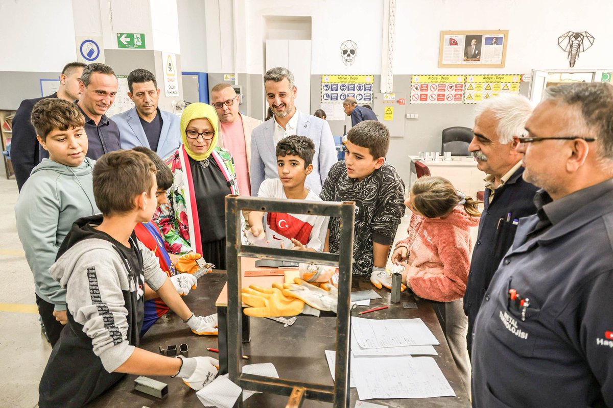 MersinMEM's tweet photo. İl Millî Eğitim Müdürü Fazilet Durmuş, Okullarımızda Açılan Zanaat Atölyelerini Ziyaret Etti👩‍🔧👷🧑‍🏭👨‍🍳⤵️

🔗 https://t.co/2mq4tyMmnf

@tcmeb 
@Yusuf__Tekin 
@MeslegimHayatim
@ahpehlivan53 
@fazilet_durmus https://t.co/eacG2z1JNJ