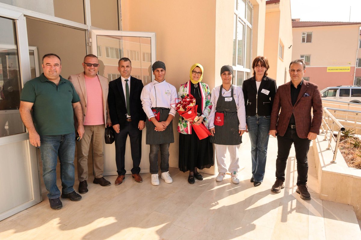 MersinMEM's tweet photo. İl Millî Eğitim Müdürü Fazilet Durmuş, Okullarımızda Açılan Zanaat Atölyelerini Ziyaret Etti👩‍🔧👷🧑‍🏭👨‍🍳⤵️

🔗 https://t.co/2mq4tyMmnf

@tcmeb 
@Yusuf__Tekin 
@MeslegimHayatim
@ahpehlivan53 
@fazilet_durmus https://t.co/eacG2z1JNJ