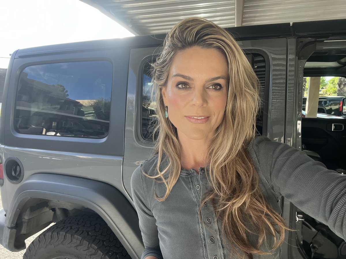 aspen_lindsay's tweet image. You can call me garbage, a deplorable, but don’t you dare call me a Democrat 🙅🏼‍♀️