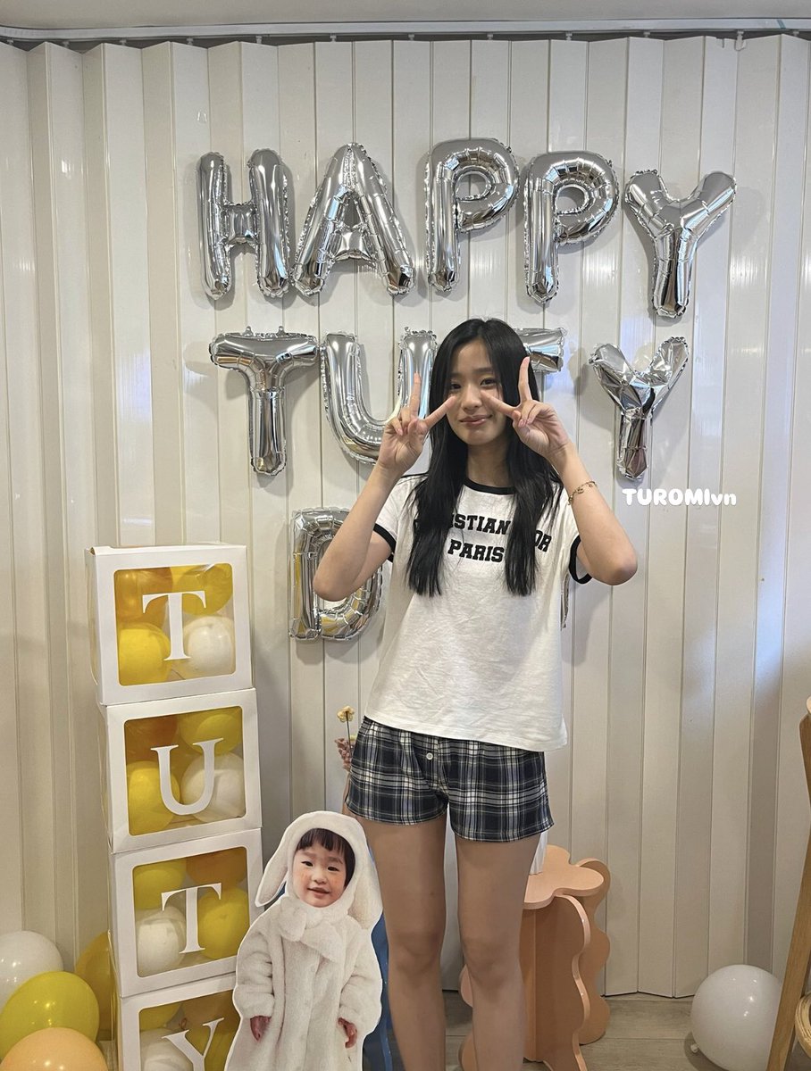 tontawanvnfp's tweet photo. our tiny tutyyyy~~~ thanks for coming todayyy, love u so so muchhhh

#tontawan #TontawanBDproject2024 #intuyou https://t.co/l56yJvBQpM