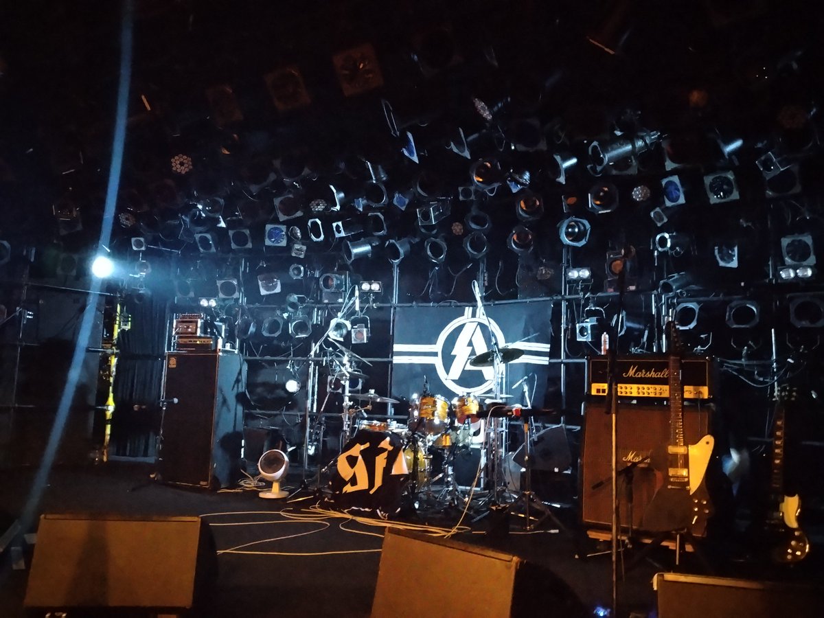the_echigo's tweet photo. 無職の時に行った磔磔のアンコールでやってくれて切なくなったあの曲やコロナ禍で見に行けなかった時期のあの曲や野音で大号泣してしまったあの曲が聴けて良い今年のSA納めになりました。
来年も宜しくお願いいたします。
#SA
#SAMURAIATTACK https://t.co/4lcYA9tT6V