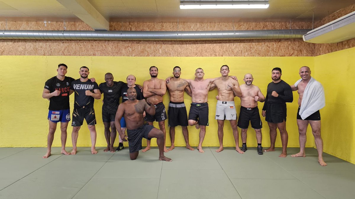 Big training with <a href="/mousasi_mma/">Gegard Mousasi</a> <a href="/_VanSteenis/">Costello Van Steenis</a> 💪🏾
