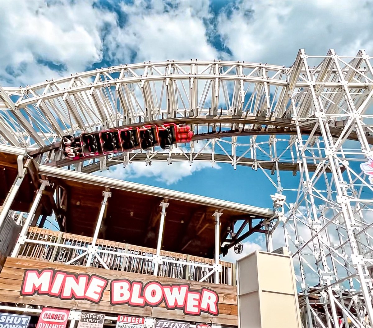 ExpThemeParks's tweet image. Who enjoys Mine Blower at Fun Spot America in Kissimmee, Florida? 

#mineblower #funspot #funspotamerica #kissimmee #florida #ExplorationThemeParks #themepark #rollercoaster #amusementpark #coasterenthusiast #thrillride #explorepage #travel #photography