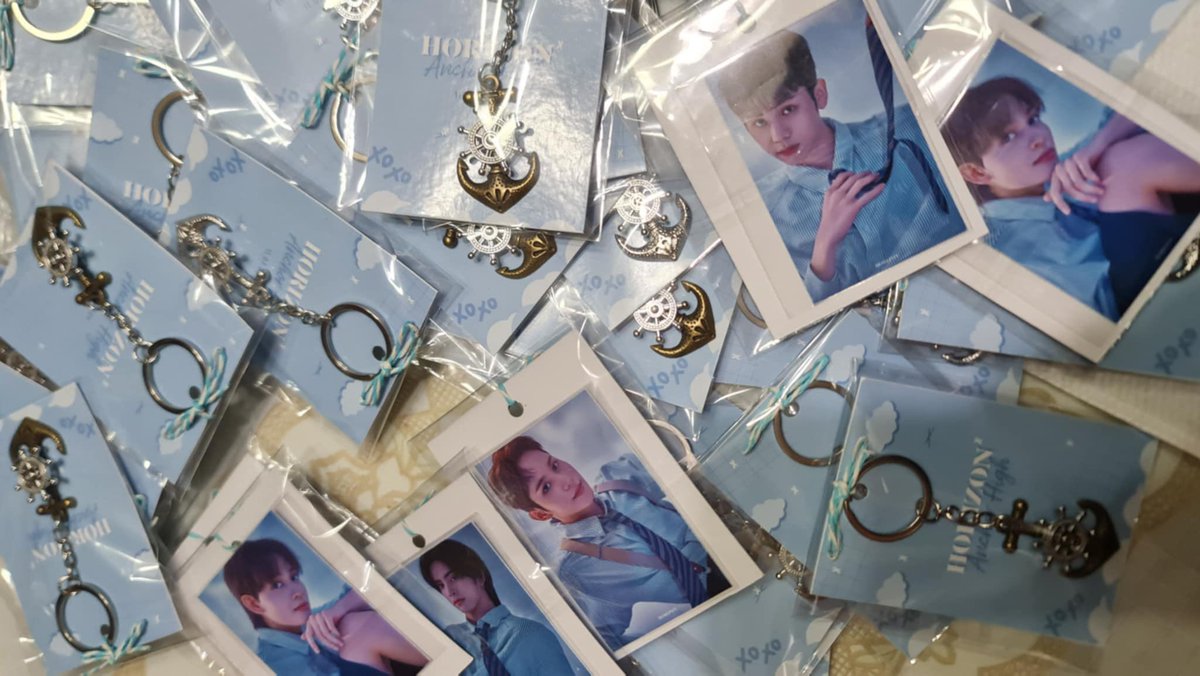 Getting ready for an unforgettable #DAYTOUR_ANCHORHIGH Prepping special Anchor Keychains and #Hori7on Photo Cards as freebies to share the love before the concert. Can’t wait to see everyone there! let’s make it a night to remember! 
#HORI7ON2NDCONCERTinMOAARENA
<a href="/HORI7ONofficial/">HORI7ONofficial</a>