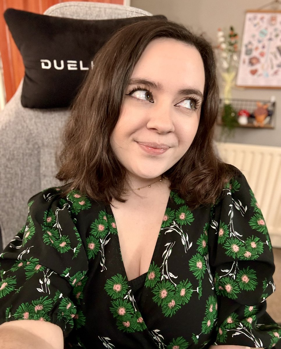 live!!!! celebrating FOUR YEARS on twitch can u believe its been that long 🎈

i have a wheel spin for every sub / 250 bits, come n make me eat pickles i hate them 

twitch.tv/kylaful