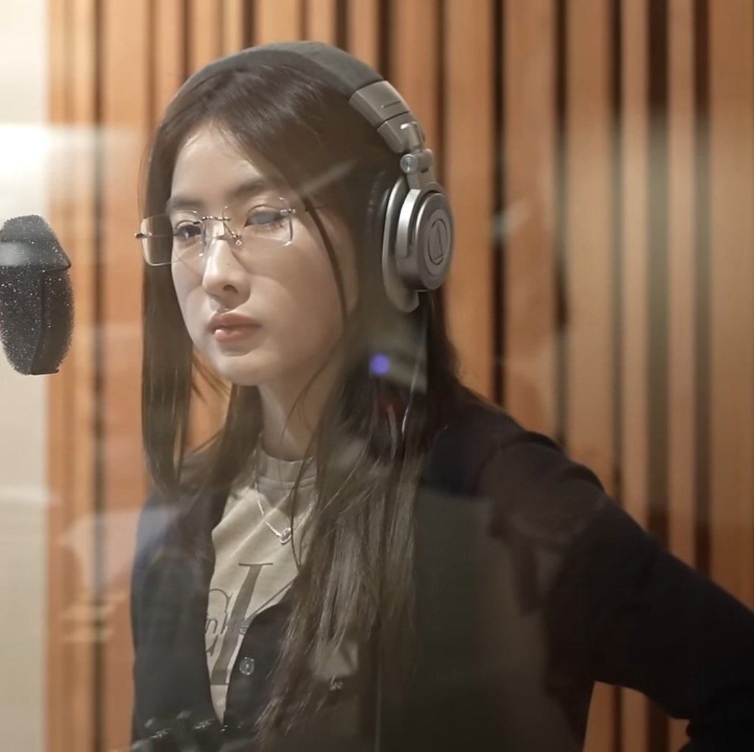 serious mode yoko making me weak.

BTS FAYE BD PARTY
#FayeBDayBTS