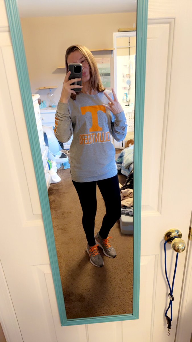 715MoonGoddess's tweet image. Yall already know what time it is😎🍊 #V4L 🧡🖤🤍 #GBO