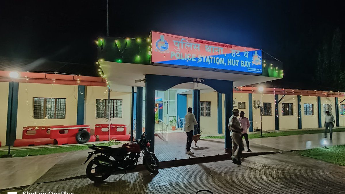 HutBay_Police's tweet photo. सभी पुलिस कर्मियों, जन-प्रतिनिधियों, वरिष्ठ नागरिकों और फ़िशरमैन वॉच ग्रुप के सदस्यों को दिवाली की शुभकामनाएं देने के लिए पुलिस थाना हट बे में ‘दिवाली मिलन और दीपोत्सव’ कार्यक्रम का आयोजन किया गया।
@Andaman_Admin @SP_SouthAndaman @DGPANIslands https://t.co/4deioQlV0f