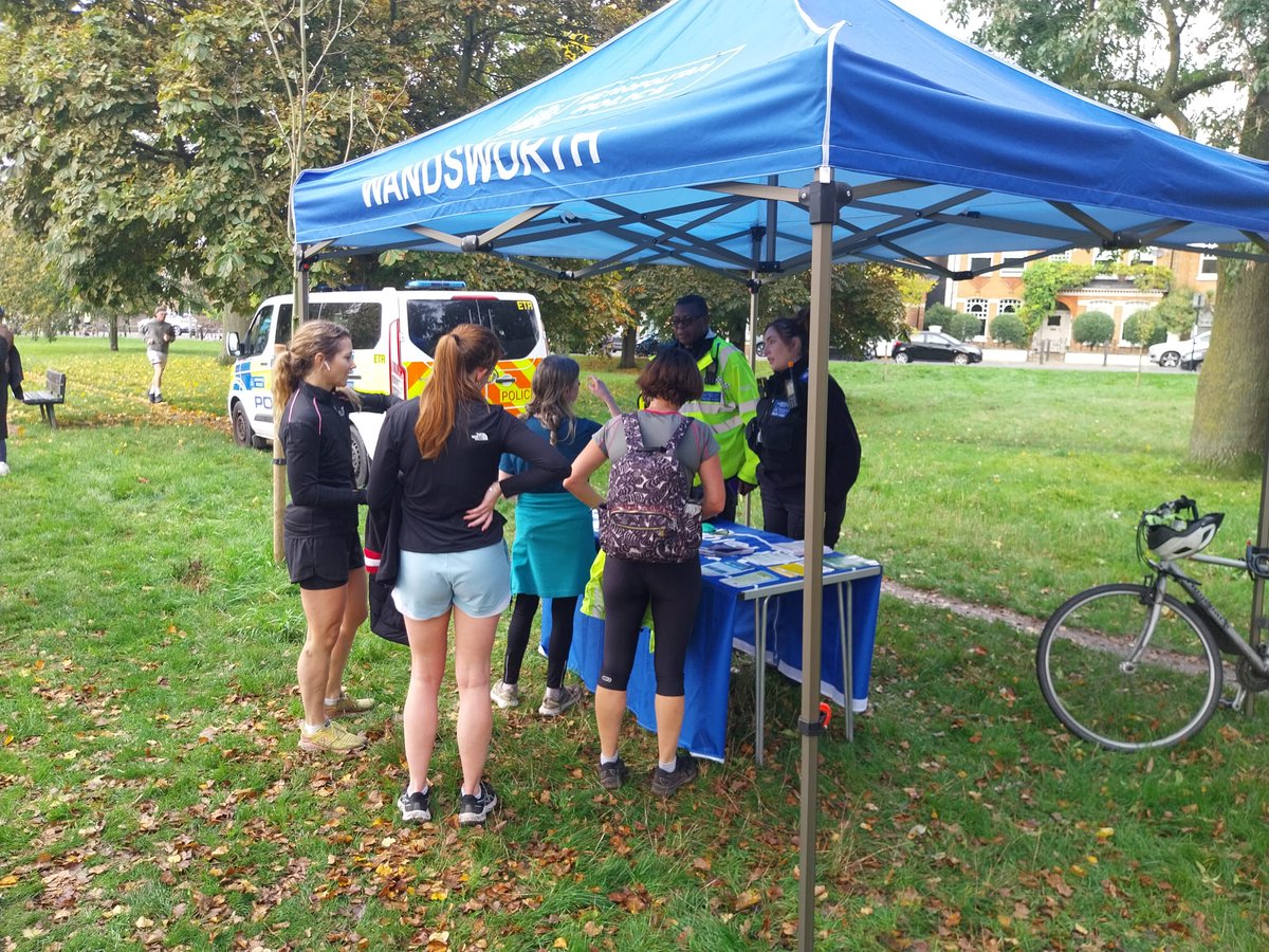 MPSSouthBalham's tweet photo. Fantastic turnout at this week's Parkrun on the common, officers took part and spoke to runners about Violence Against Women and Girls (VAWG) amongst other concerns. With a huge thanks to @MPSTootingBec and @MPSFurzedown for making it happen https://t.co/iK3AsUeEO5