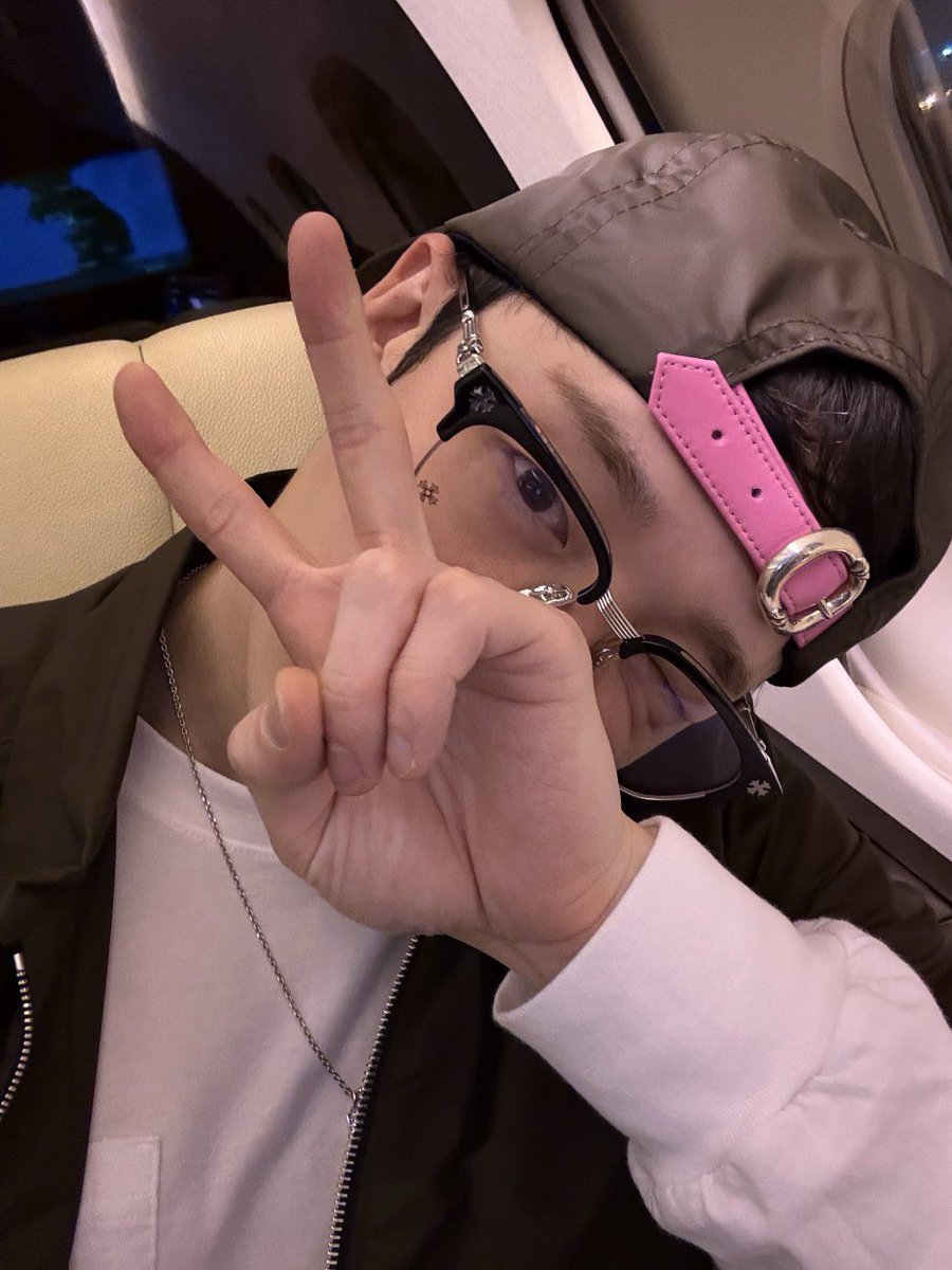 skzbbl_'s tweet photo. [241102] 💬🫧🐺 9:31 PM TST

[📸] x2

Oh ha pasado un tiempo desde que envié una selfie... https://t.co/BNqBuIg1Ur