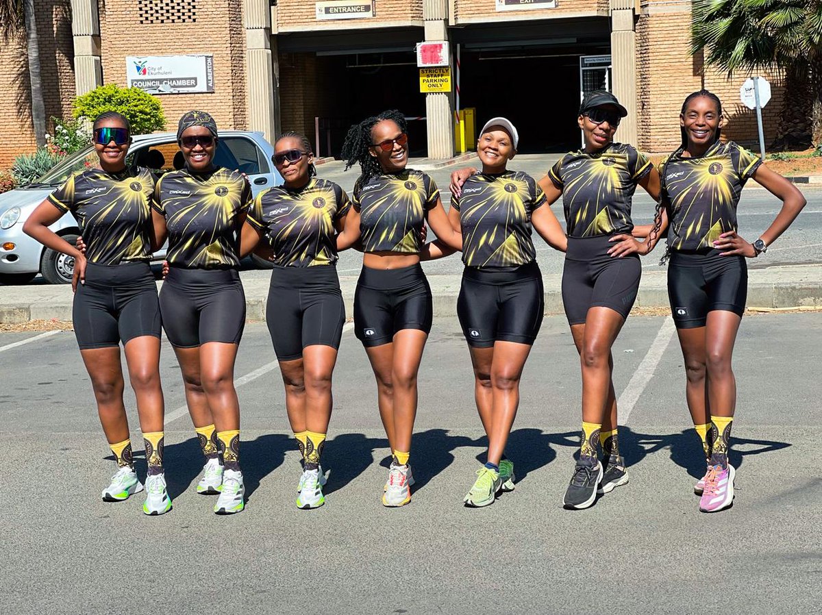 Buhlep's tweet photo. Finally we reconnected with our @ComradesRace 2024 t-shirt...today i ran my first 21km after comrades...cela nithi hoorey 😭🥹🤌 https://t.co/iVyF4RUk2v