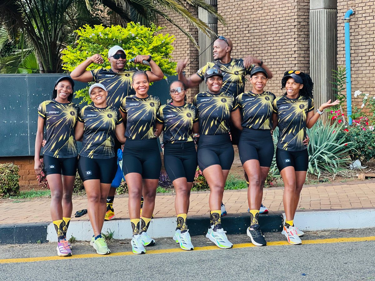 Buhlep's tweet photo. Finally we reconnected with our @ComradesRace 2024 t-shirt...today i ran my first 21km after comrades...cela nithi hoorey 😭🥹🤌 https://t.co/iVyF4RUk2v