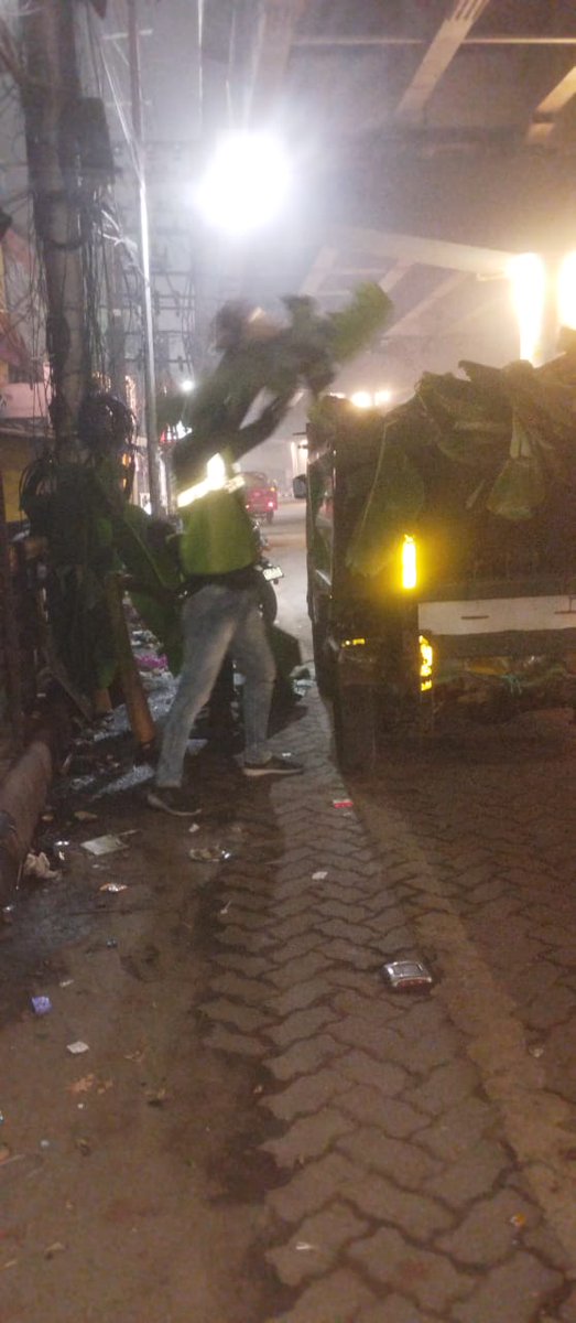 daboo_13's tweet photo. Great efforts taken by Gyanleen NGO under GMC cleaning drive service rendered last night at entire Maligoan area 🙏 @gmc_guwahati https://t.co/ztAgjeJnpy