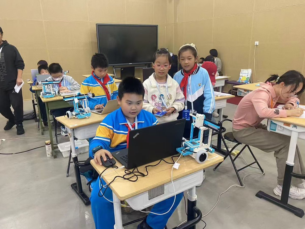 zmrobot's tweet photo. So exciting to share
β-ZMROBO super AI in Beijing
#education #coding #ZMROBO #robotics #WiseKit #AI #deeplearning #computerscience #k12education #k12schools #python #STEM #build #play #create #kids #solutions #student #competition #robotics #training #children #ai #WRC #super https://t.co/9zJAmW0mOv