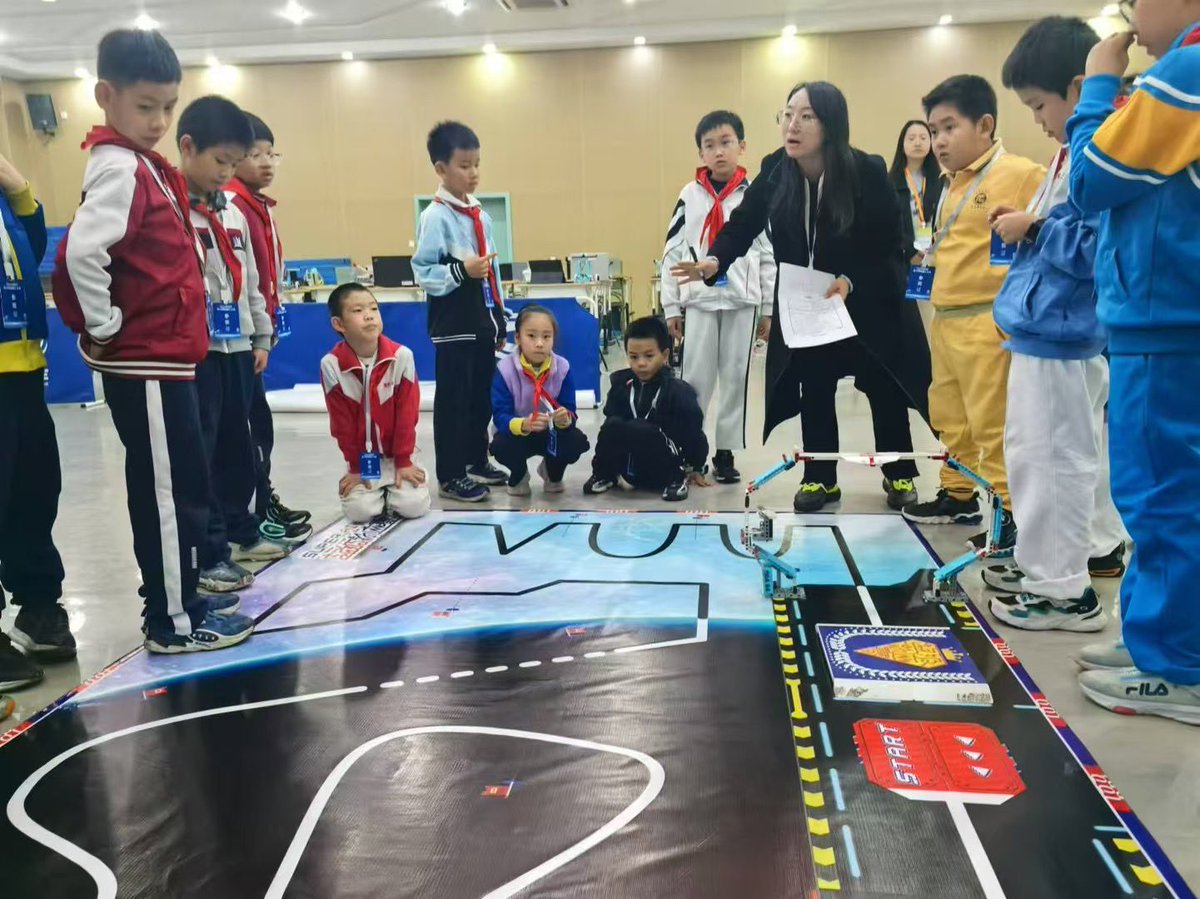 zmrobot's tweet photo. So exciting to share
β-ZMROBO super AI in Beijing
#education #coding #ZMROBO #robotics #WiseKit #AI #deeplearning #computerscience #k12education #k12schools #python #STEM #build #play #create #kids #solutions #student #competition #robotics #training #children #ai #WRC #super https://t.co/9zJAmW0mOv