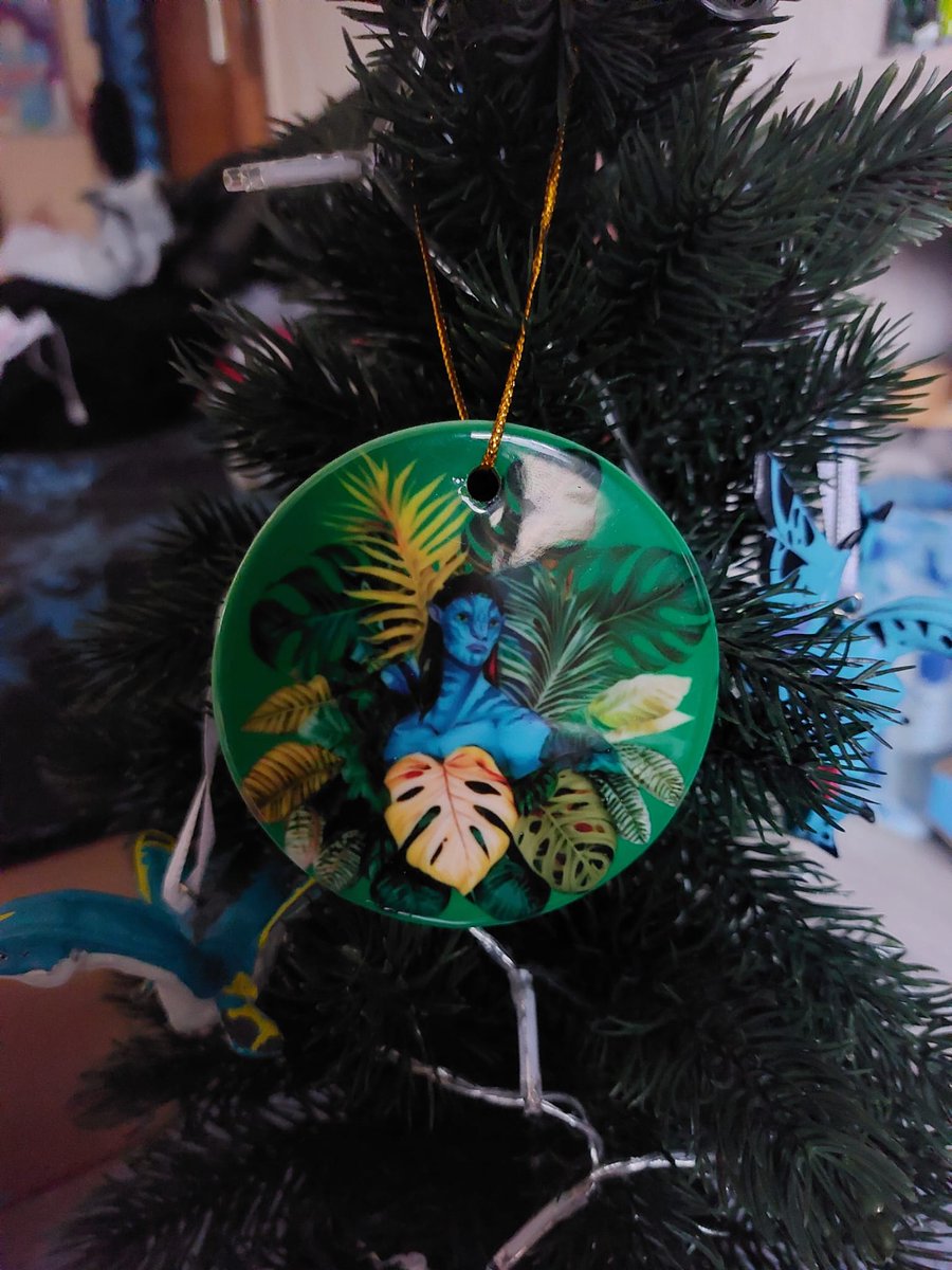 The ornament has now also arrived and looks incredibly good in my Na'vi Christmas tree - I'm so happy, thank you ma Tsahìk🥰🥰 @avatararcticlife