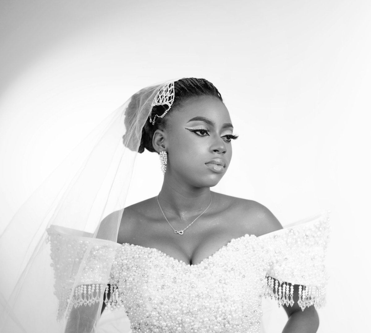 just_me_YES_ME's tweet photo. “A bride is the embodiment of love, joy, and happiness”👰🏿

My imaginary wedding pictures 😌🌹

Makeup by @TheHouseOfCoco1 
#FakeWedding #FakeBride https://t.co/w6YPqxXzST
