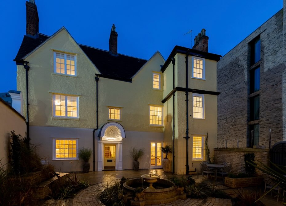 Greyfriars Hideaway <a href="/HideawayOxford/">Greyfriars Hideaway Oxford</a> is a hidden gem in the heart of #Oxford offering luxury self-catering accommodation in an unparalleled private location. 📍✨

Find out more ➡ bit.ly/3KlFHaJ 

#ExperienceOx