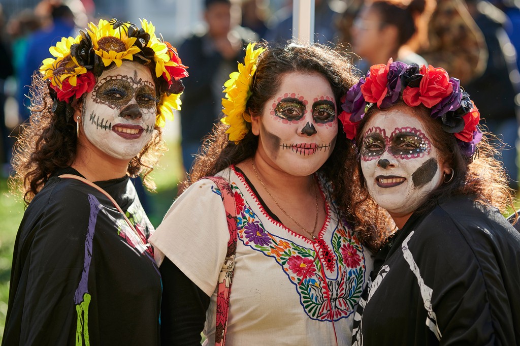 💐 Feliz Dia de Los Muertos! Join us today, November 2 for a lively Day of The Dead celebration, a Mexican holiday dedicated to honoring loved ones who have passed away. Festivities begin at 11am! For more info about the event visit visitkansascityks.com/day-of-the-dea…