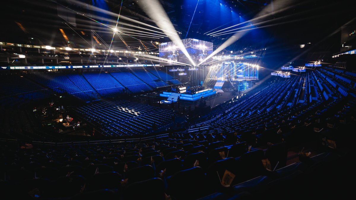 GET IN HERE:

The Opening Ceremony presented by <a href="/MastercardGG/">MastercardGG</a> starts NOW! #Worlds2024 

📺 Watch here: lolesports.com/live/worlds