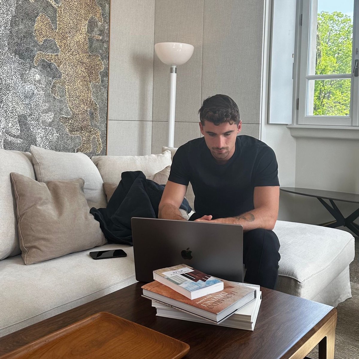 GadzhiIman's tweet image. I see you decided to drop out of college

And start your own business

First of all, congratulations

Now... 

Be very careful (This is where dudes fuck up)

- Don't spend the first money you make on dumb shit
- Don't get too high on your own ego
- Don't think you're too good to…