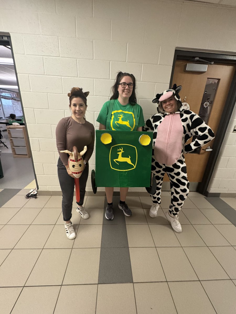 Happy Halloween from the STC 👻🎃 <a href="/StGregoryHCDSB/">St. Gregory</a>