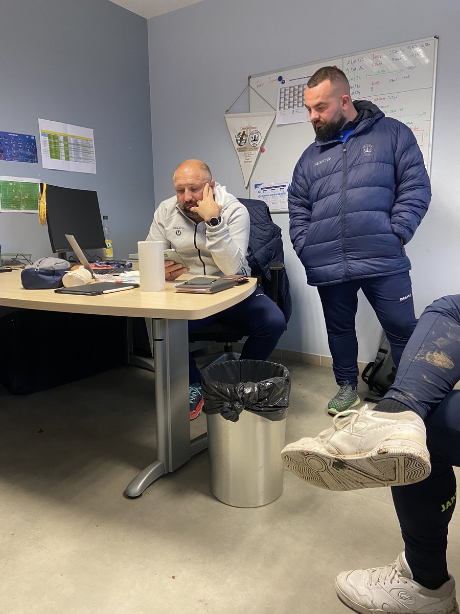 footmultiple's tweet photo. Vimy, bonjour ! ☺️

Club familial situé à quelques minutes de Lens, celui-ci a la particularité d’être l’un des plus petits budgets de N3 en France, avec aucun joueur ne travaillant pas à côté du foot 👌

Depuis plus de 7 ans, avec un budget restreint, le club amateur nordiste réussit le bel exploit de se stabiliser à ce niveau, et a même la volonté de jouer les trouble-fêtes dans le haut du championnat cette saison… 🙏🏼