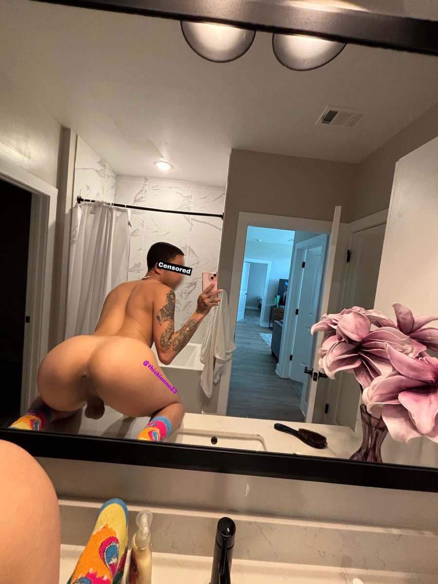 I'm the baddest bitch out right now, baddest bitch out right now💋💅🏽
