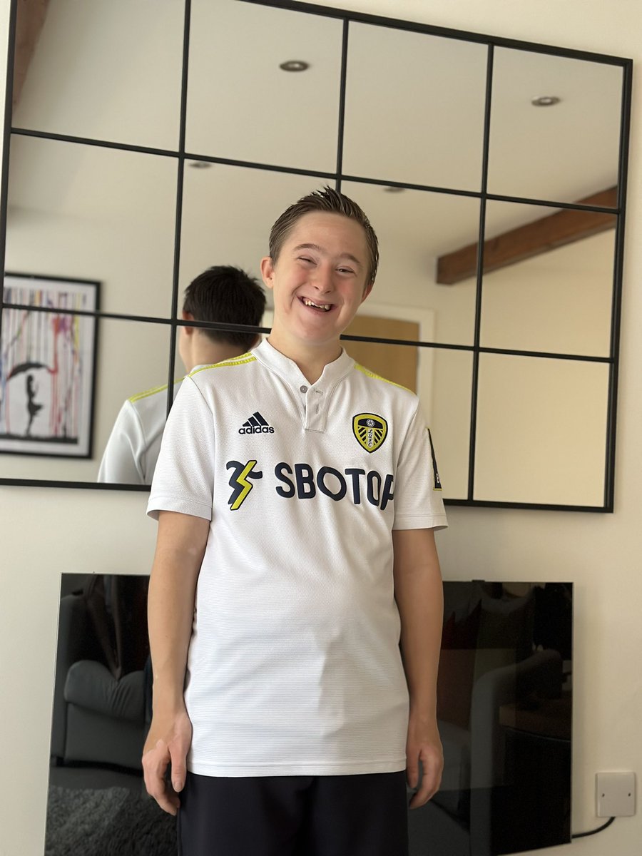 SMorph78's tweet photo. Match ready and H with a pre-match message for Wayne Rooney and his Plymouth Argyle #lufc #leedsunited #ALAW https://t.co/Mj1Xml9Zxa