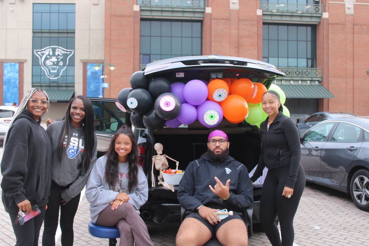 GSU_Softball's tweet photo. 🕸️TRUNK or TREAT🍬

BSAA hosted a trunk or treat where our student athletes were able to decorate their cars and give back to the Atlanta kids community and give them a opportunity to trick or treat and have a great time with our athletes! https://t.co/PSZ9S7XINQ