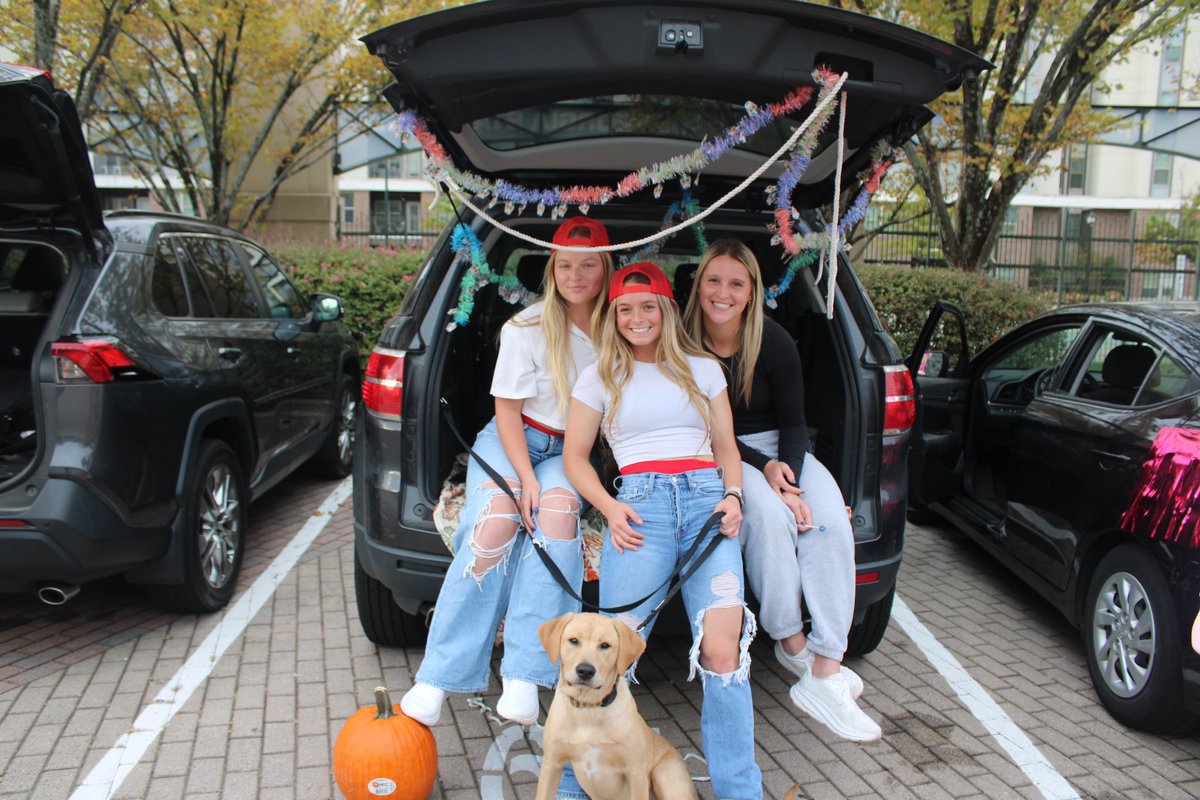 GSU_Softball's tweet photo. 🕸️TRUNK or TREAT🍬

BSAA hosted a trunk or treat where our student athletes were able to decorate their cars and give back to the Atlanta kids community and give them a opportunity to trick or treat and have a great time with our athletes! https://t.co/PSZ9S7XINQ