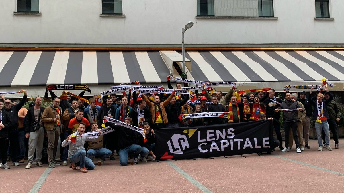 LensCapitale's tweet photo. Plus court déplacement pour notre association, les adhérents sont déjà prêts !
Direction le Parc des Princes ! 

#PSGRCL #TeamLens #RCLens #ligue1 https://t.co/MB9iQ1fqNF