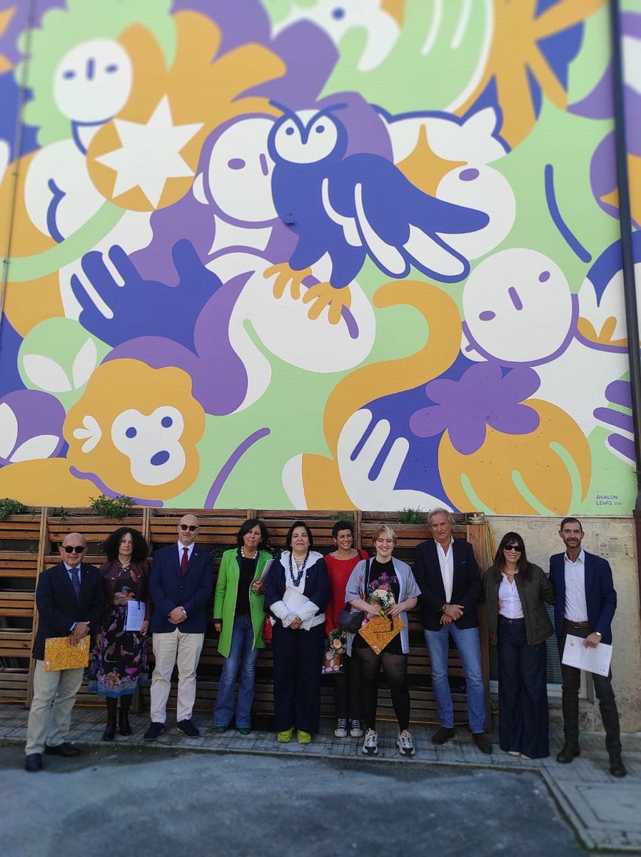 Finalmente anche il murale realizzato a #Terni per #Gemellarte alla scuola "Cesare Battisti" è stato svelato!
Grazie ad <a href="/avalon_lewis/">Avalon McDonald-Lewis</a> che lo ha creato, grazie a chi ha partecipato all'inaugurazione e a quanti sostengono il festival ❤ 
<a href="/GnMediaSrl/">GnMedia</a> 
#arteurbana
#streetart
#arte