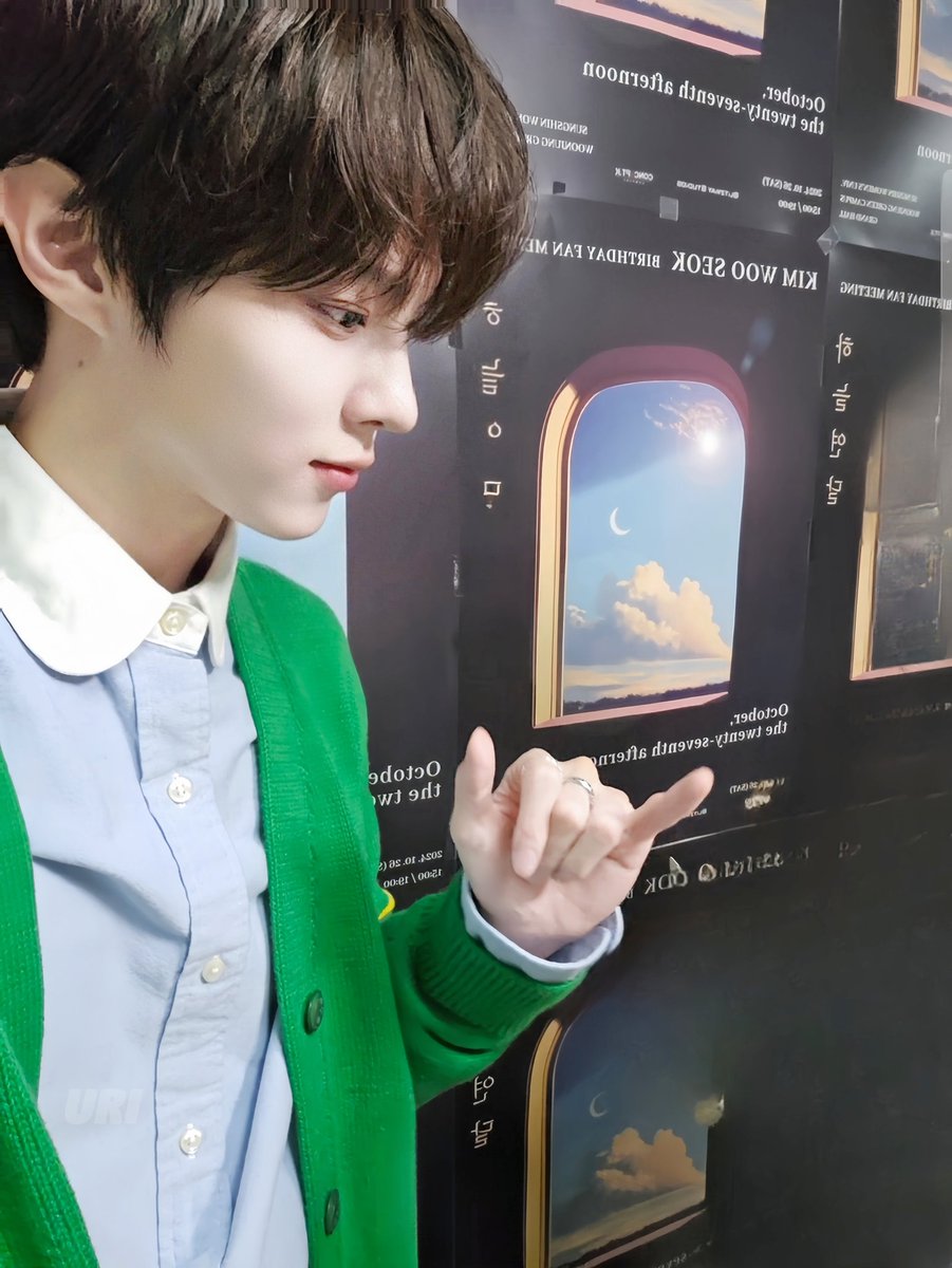 uriri0808's tweet photo. “ 어떤 포즈로 찍을까요 😊”
“약속～🤙🏻”
우리 우석이는 예쁘고, 부드럽고❣️

#김우석 #KIMWOOSEOK https://t.co/DhFwzJT5ex