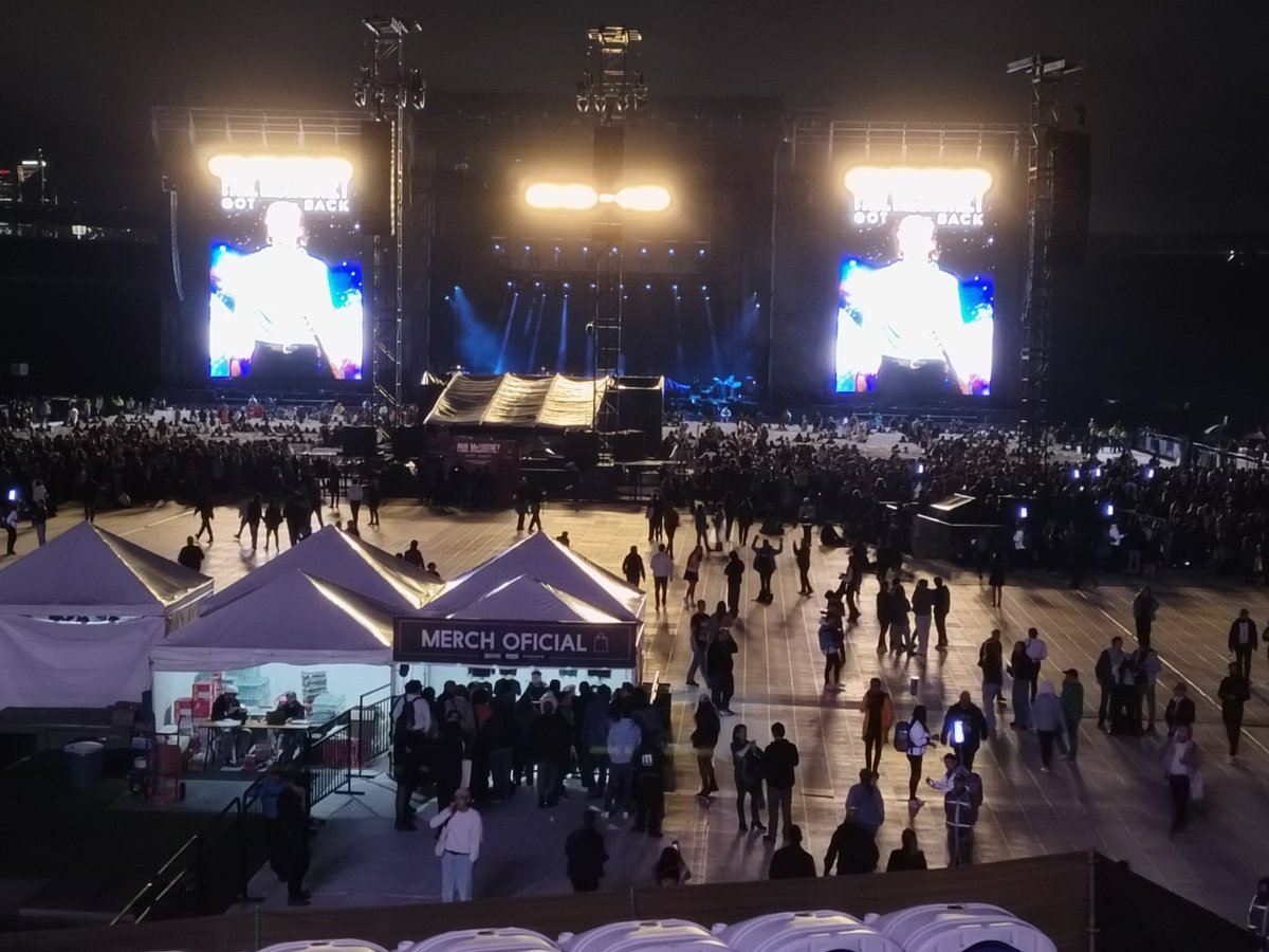 Tenía miedo de que lloviera en el concierto de Paul McCartney...y no llovió.  Gracias Diosito 😊