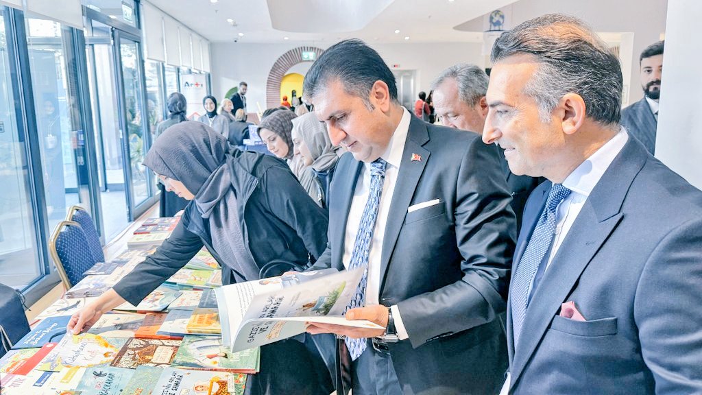 🔹"III. Uluslararası Montessori Zirvesi" yurt içi ve yurt dışından değerli konukların katılımlarıyla Palet Okulları'nda gerçekleştirildi.

<a href="/tcmeb/">Millî Eğitim Bakanlığı</a> <a href="/Yusuf__Tekin/">Yusuf Tekin</a>
<a href="/MucahitYentur/">Murat Mücahit Yentür</a>