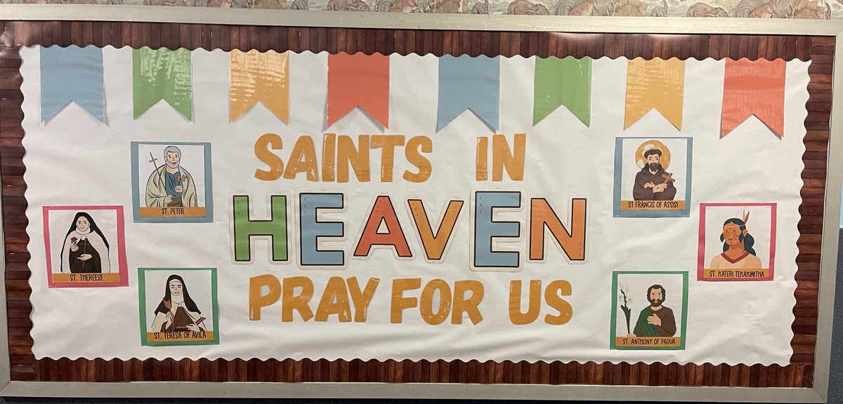 Vix21204's tweet photo. Bulletin Board this month #November #thirdgrade #school #catolicschool #teacher #teacherlife https://t.co/HlQdu1cbD8