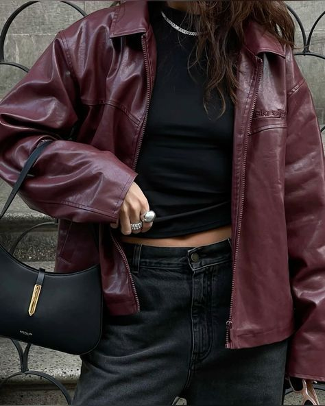 liIacdaisy's tweet photo. burgundy https://t.co/VzcWjWEYpR