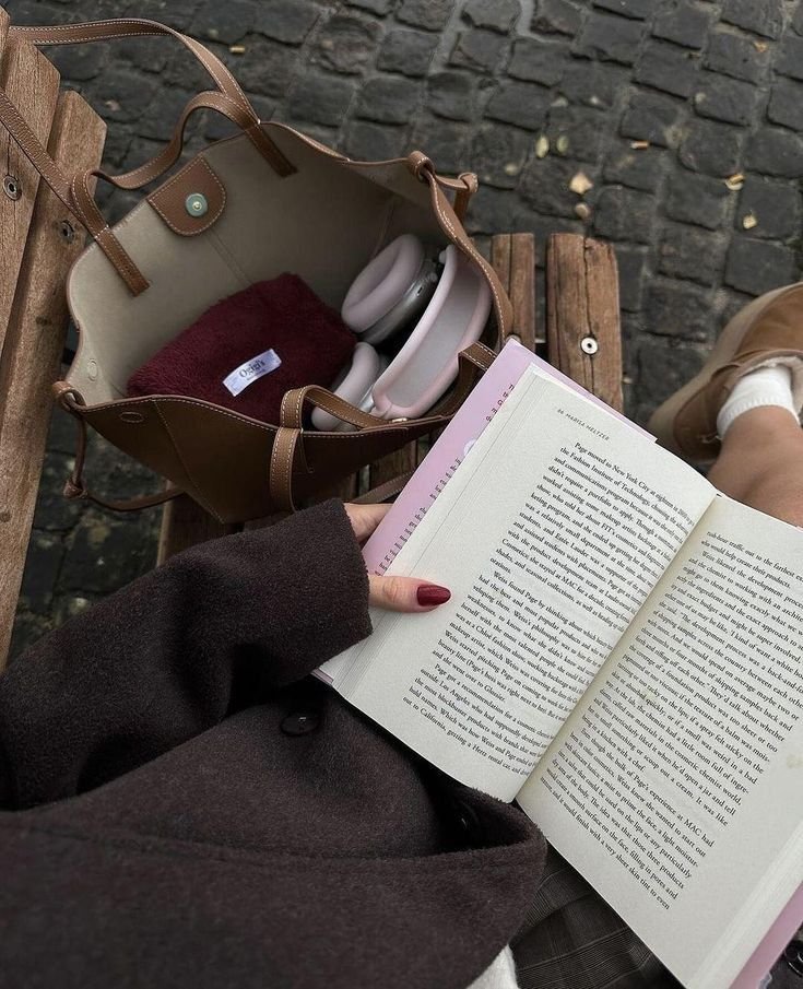 liIacdaisy's tweet photo. burgundy https://t.co/VzcWjWEYpR