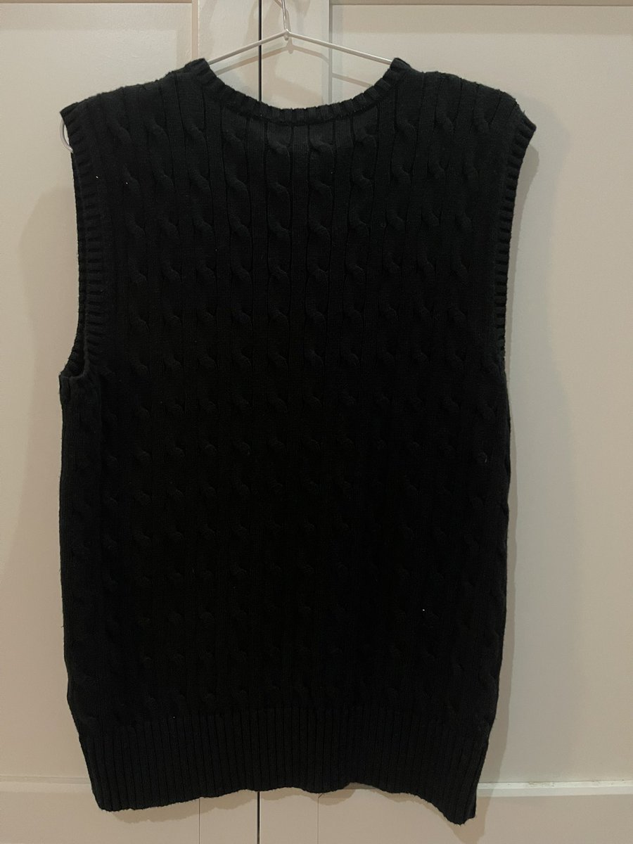 msroslynn's tweet photo. RALPH LAUREN knit vest 🩰
100% cotton and authentic 💘
อก 38-40 ยาว 24-25
ดำสนิท สภาพดีมากกกก
ส่งต่อ 950 รวมส่ง 
#ส่งต่อpolo #poloralphlauren #poloralphlaurenthailand #ส่งต่อเสื้อผ้า #ส่งต่อpolo #ไหมพรมมือสอง #ไหมพรมpolo #เสื้อผ้ามือ2 #ส่งต่อ #โล๊ะตู้ https://t.co/bENWRa95mL
