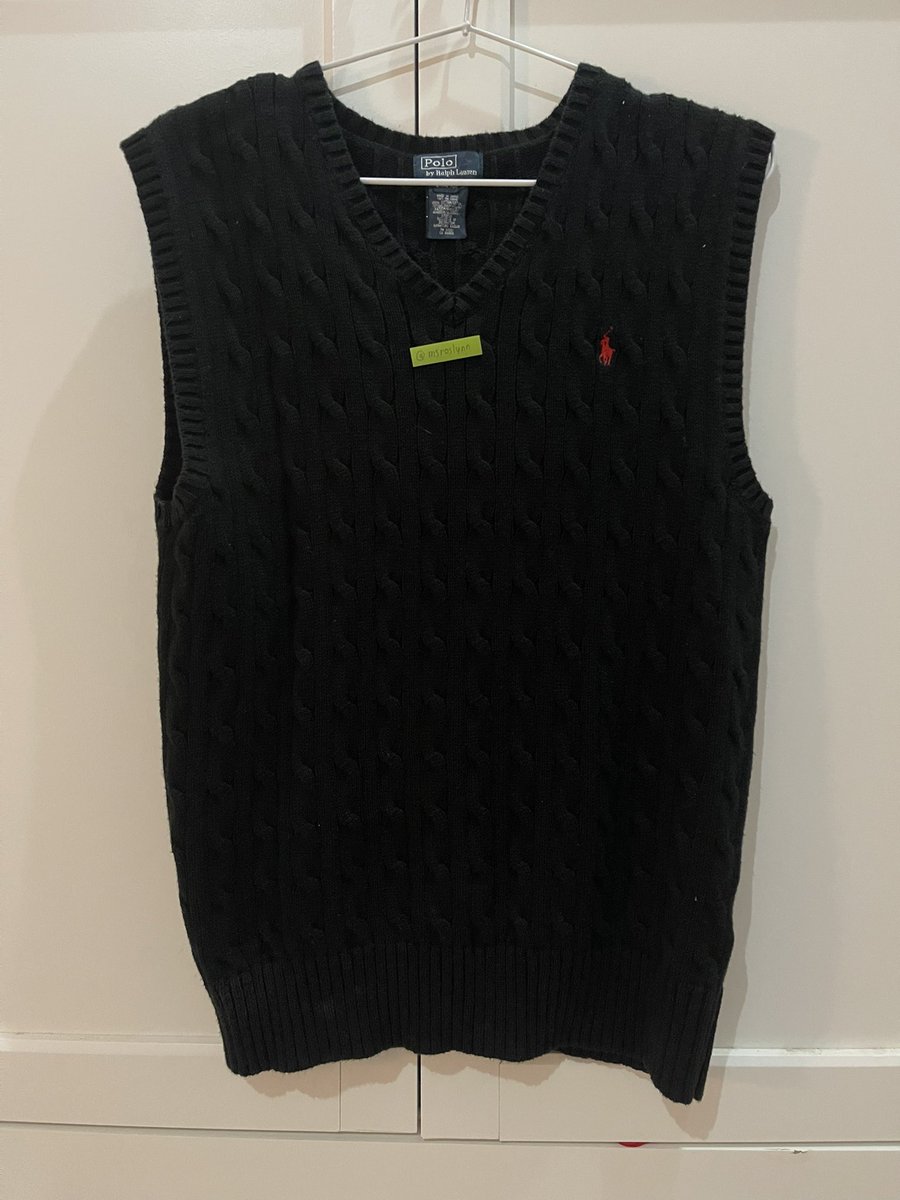 msroslynn's tweet photo. RALPH LAUREN knit vest 🩰
100% cotton and authentic 💘
อก 38-40 ยาว 24-25
ดำสนิท สภาพดีมากกกก
ส่งต่อ 950 รวมส่ง 
#ส่งต่อpolo #poloralphlauren #poloralphlaurenthailand #ส่งต่อเสื้อผ้า #ส่งต่อpolo #ไหมพรมมือสอง #ไหมพรมpolo #เสื้อผ้ามือ2 #ส่งต่อ #โล๊ะตู้ https://t.co/bENWRa95mL