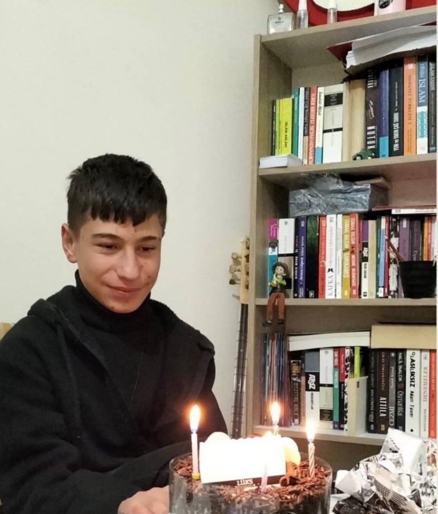 Bir kitaplık her şeyi açıklıyor.

#AhmetEfeTaşken