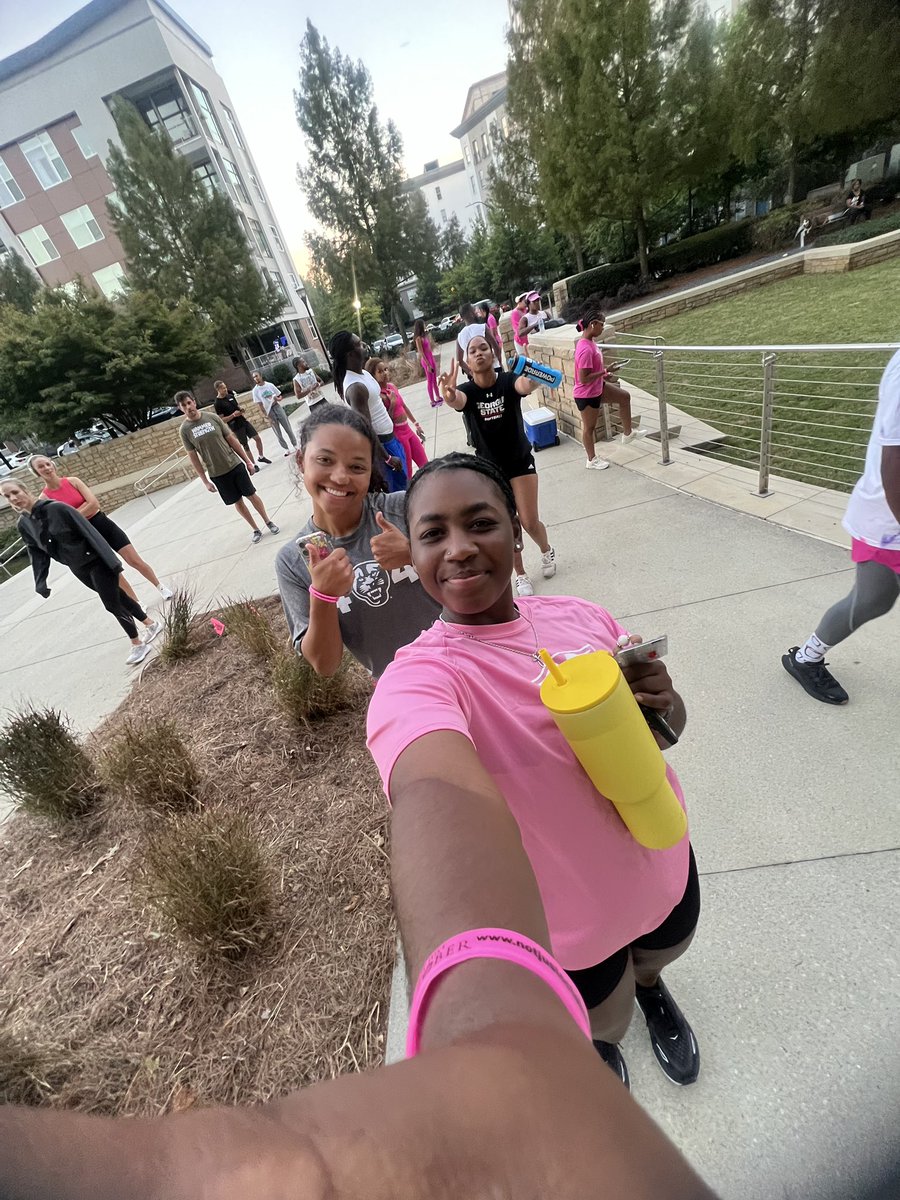 GSU_Softball's tweet photo. Community Update💙

In October, some of our girls and staff showed out in participating in the PINK OUT 5k run for breast cancer awareness !! 💗💪🏽 https://t.co/fnA8E2BMfq