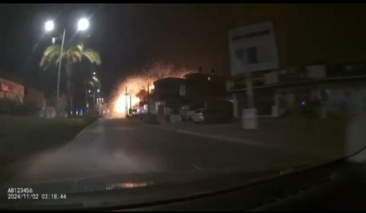 aliakbar313333's tweet photo. Attack on #Israel Hezbollah set Israel's Tel Aviv on fire. Israel's paper dome defense surrendered to #Iran's missile technology.
#attack_Israel
#Iran https://t.co/yuExDB0hYT