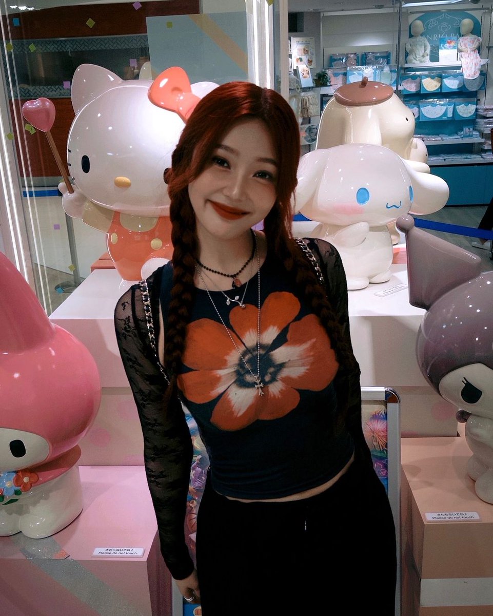 Joyiery's tweet photo. Having so much fun with Kitty and it friends! Kinda wanting to bring all of them home though.. 🥲 https://t.co/xsC4GgLdBs