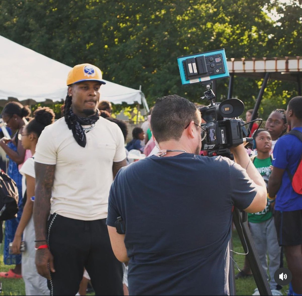 StevieJohnson13's tweet image. ClubHBHF teamed up with YMCA-Buffalo Niagara to provide resources for 1000+ of our young brothers and sisters. #HandleBizHaveFunRepeat