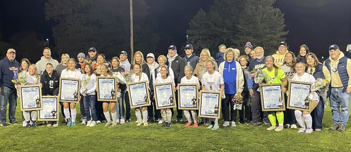 Hermann_sports's tweet photo. What fun to honor two large senior classes on the ⁦@UISAthletics⁩ pitch last night with both teams bringing home victories and both qualifying for the ⁦@GLVCsports⁩ championship field! #ProtectThePrairie https://t.co/Hiut24YNIT