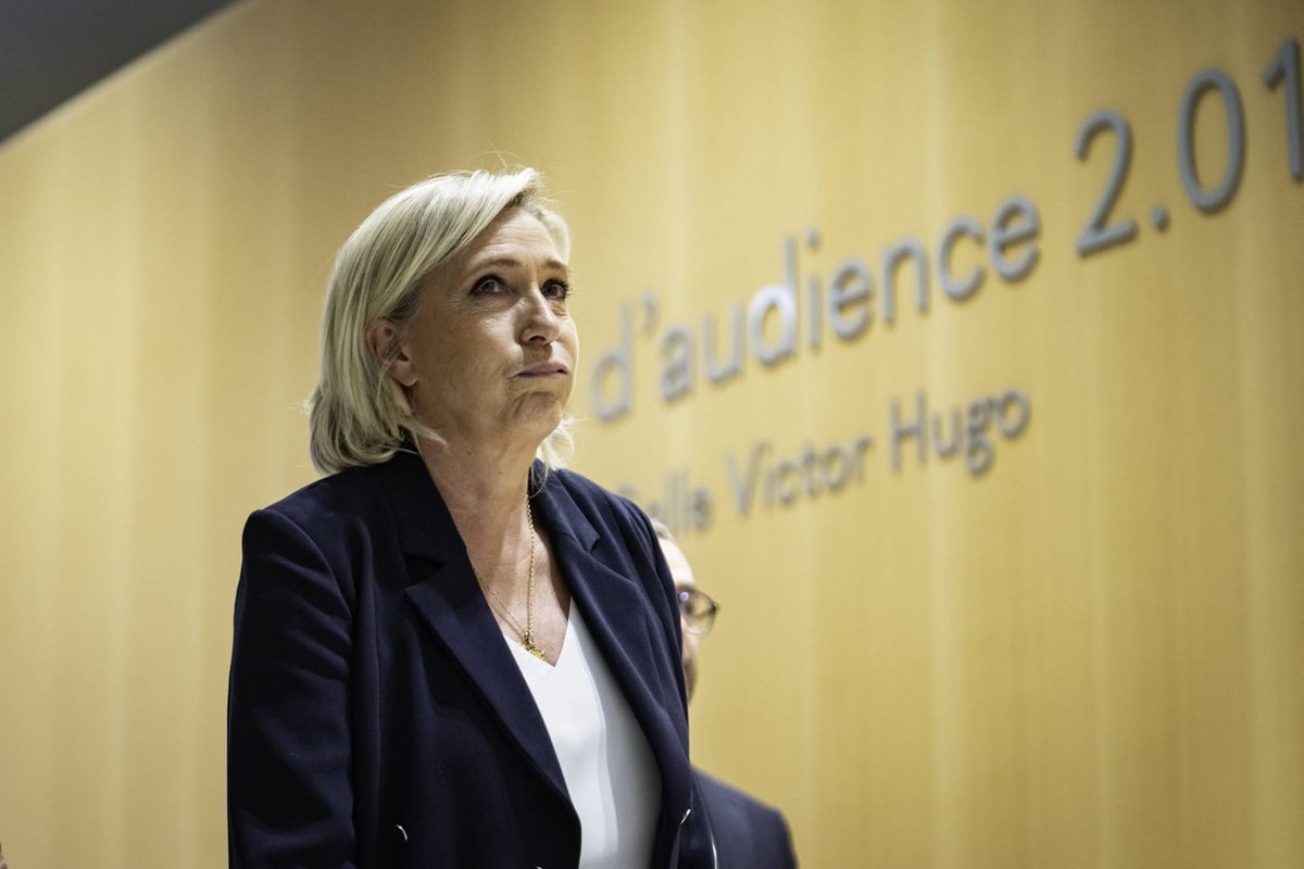 Nouveau Front Populaire 🟢🔴🟡🟣🔴 (@nupesnews) on Twitter photo 🔴⚡ Info <a href="/libe/">Libération</a> Le procès du RN se passe mal | Le député <a href="/JulienOdoul/">Julien ODOUL</a> est «incapable d'expliquer un désastreux courriel de 2015». <a href="/NicolasBay_/">Nicolas Bay</a> a avoué avoir «reconstitué» a posteriori des revues de presse de son «assistant». Tout se passe tellement mal que <a href="/MLP_officiel/">Marine Le Pen</a> a dû 🔴⚡ Info <a href="/libe/">Libération</a> Le procès du RN se passe mal | Le député <a href="/JulienOdoul/">Julien ODOUL</a> est «incapable d'expliquer un désastreux courriel de 2015». <a href="/NicolasBay_/">Nicolas Bay</a> a avoué avoir «reconstitué» a posteriori des revues de presse de son «assistant». Tout se passe tellement mal que <a href="/MLP_officiel/">Marine Le Pen</a> a dû